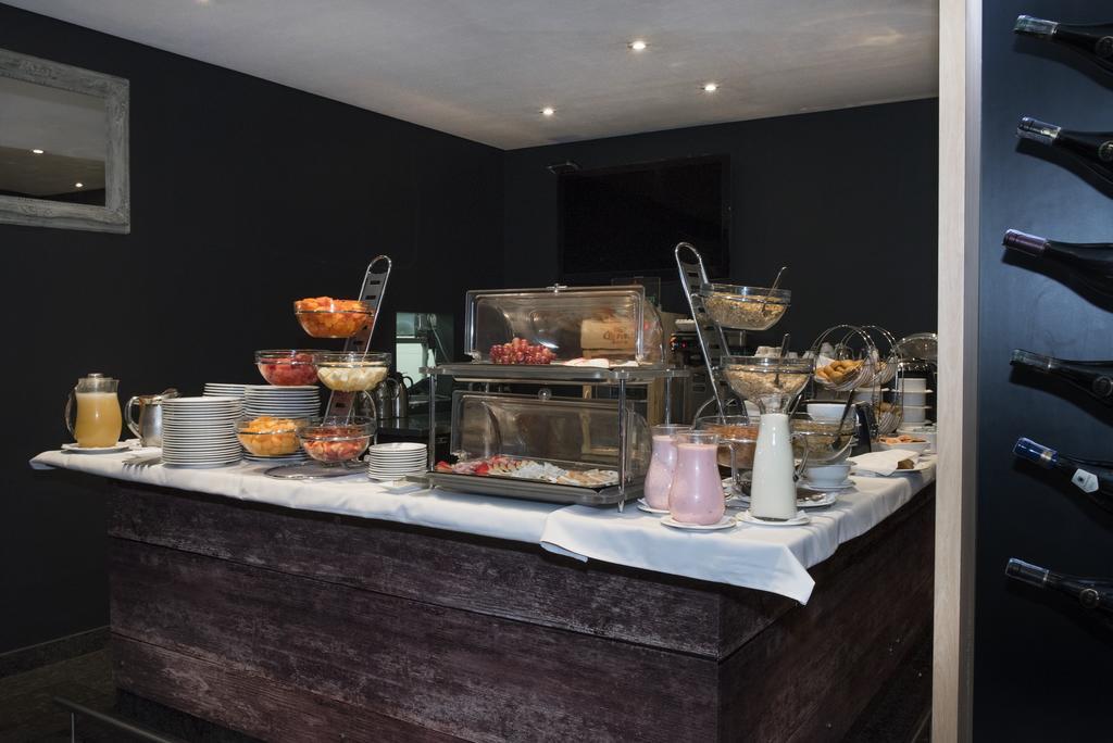 Отель Ramada Bogota Parque 93 Экстерьер фото