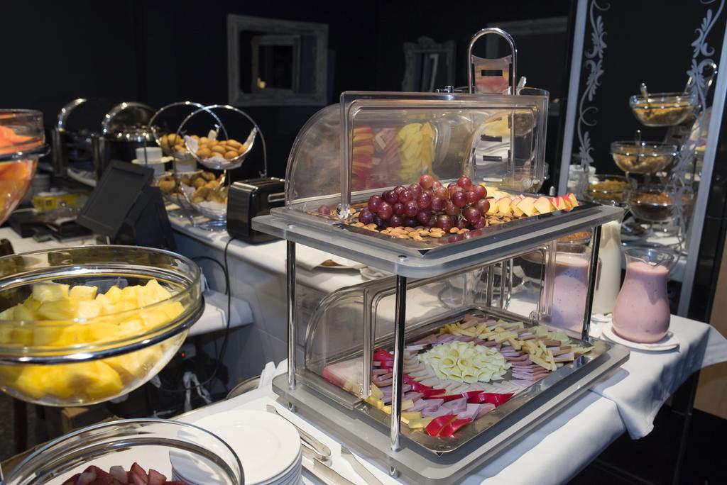 Отель Ramada Bogota Parque 93 Экстерьер фото