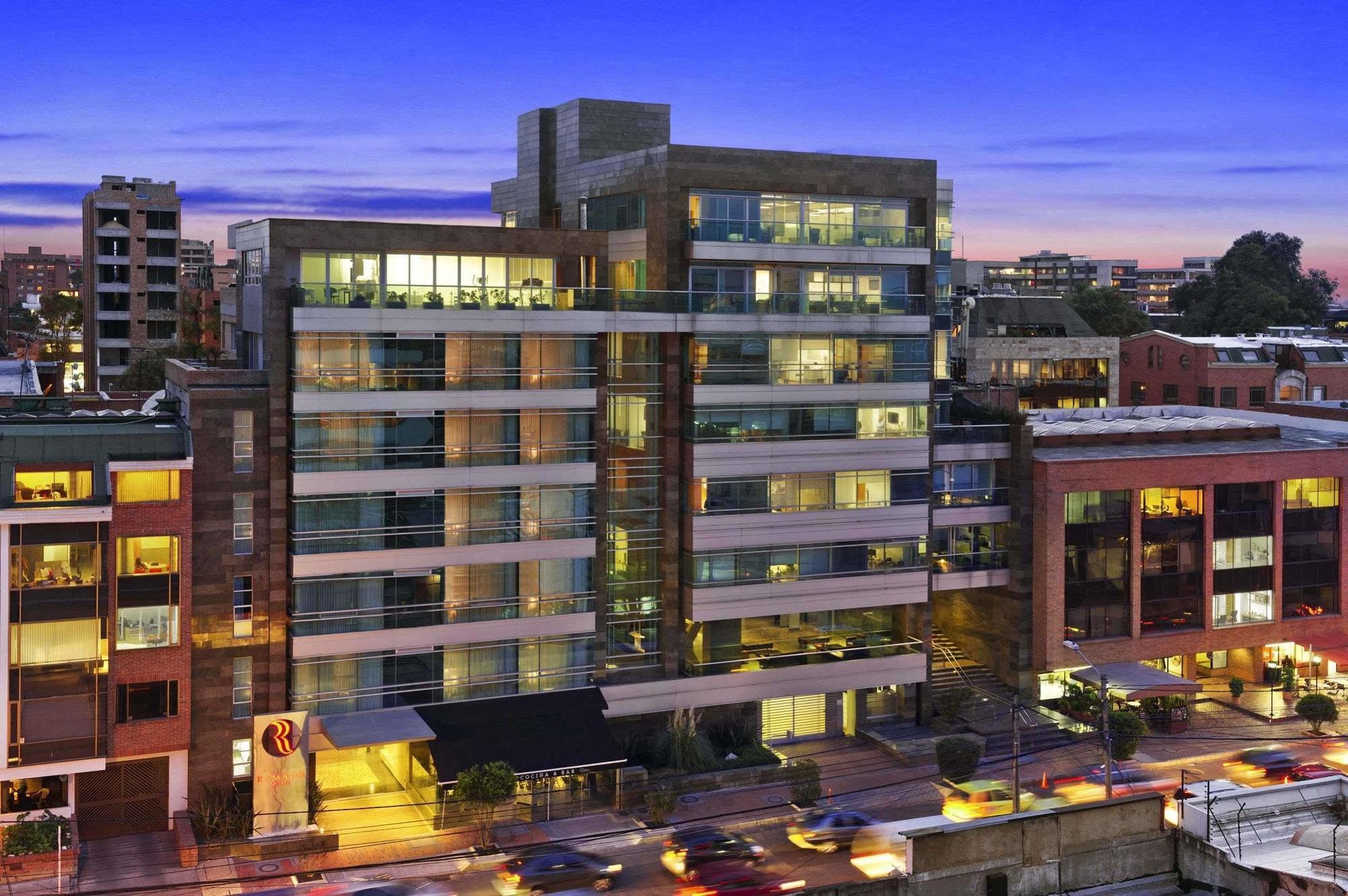 Отель Ramada Bogota Parque 93 Экстерьер фото